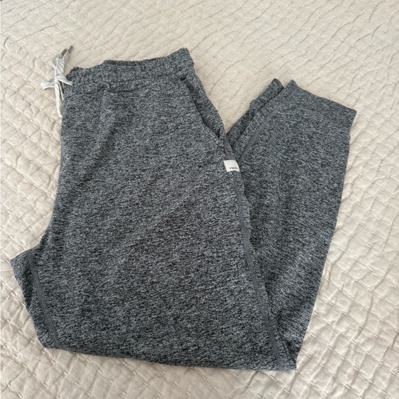 Vuori Women's Heathered Gray Halo Hoodie & Jogger Set - Picture 2 of 7